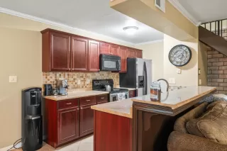 Photo #2: 226028631 Listing 