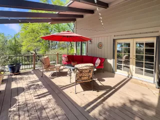 Photo #2: 226028773 Listing 