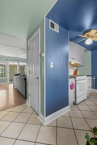 Photo #2: 226029385 Listing 