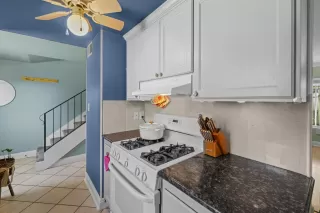 Photo #3: 226029385 Listing 