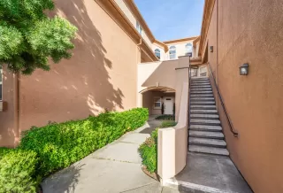 Photo #4: 226030000 Listing 