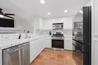 Photo #1: 226030431 Listing 