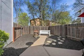 Photo #2: 226030431 Listing 