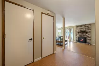 Photo #4: 226030462 Listing