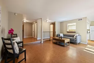 Photo #6: 226030462 Listing