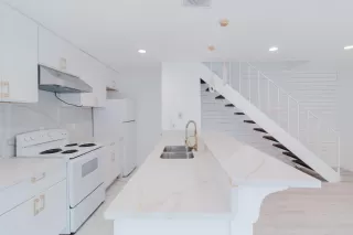 Photo #5: 226030835 Listing