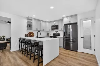 Photo #2: 226030963 Listing