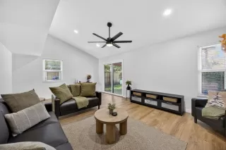 Photo #3: 226030963 Listing