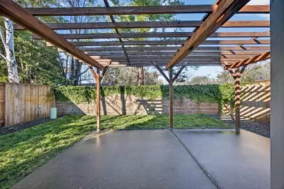 Photo #5: 226030963 Listing