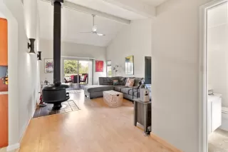 Photo #5: 226031098 Listing 