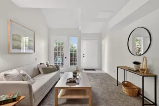 Photo #1: 226031144 Listing