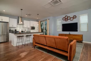 Photo #2: 226031203 Listing 