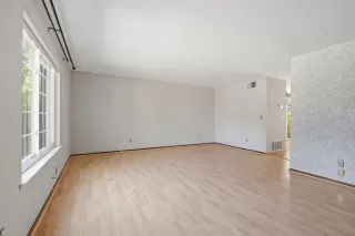 Photo #3: 226031230 Listing 