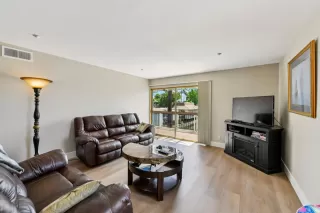 Photo #4: 226031338 Listing 