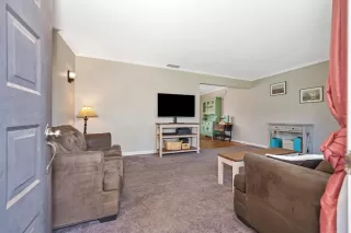 Photo #4: 226031436 Listing 