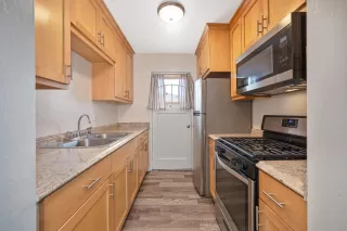 Photo #2: 226031904 Listing 