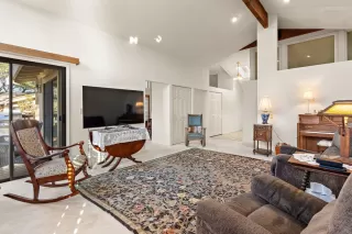 Photo #4: 226032383 Listing 