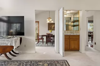 Photo #5: 226032383 Listing 