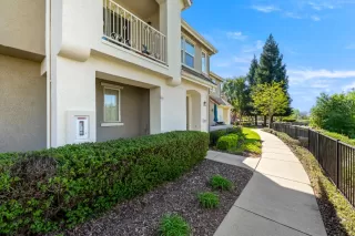 Photo #3: 226032533 Listing 