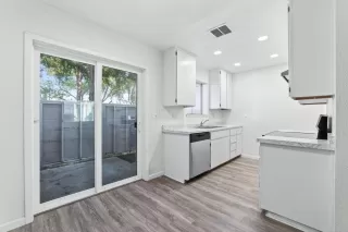 Photo #3: 226032897 Listing 