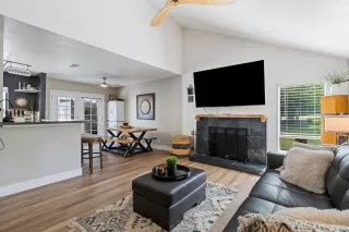 Photo #3: 226033410 Listing 