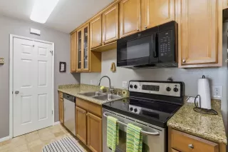 Photo #3: 226033539 Listing