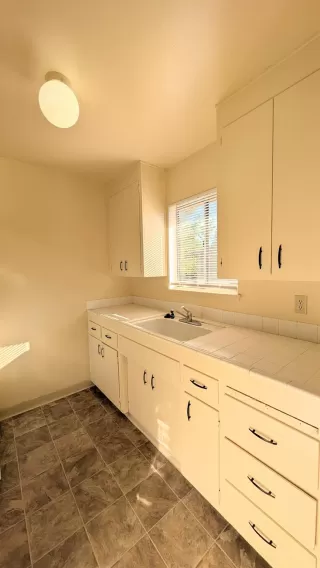 Photo #5: 226033649 Listing 