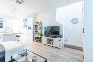 Photo #5: 226033740 Listing