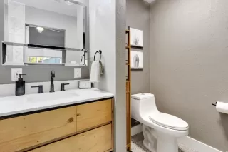 Photo #4: 226033928 Listing