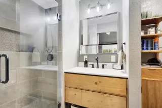 Photo #6: 226033928 Listing