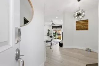 Photo #5: 226033993 Listing