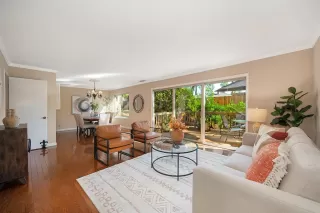 Photo #3: 226034730 Listing