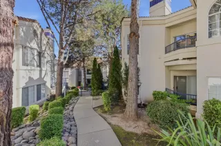 Photo #6: 226035803 Listing