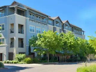 Photo #2: 226036381 Listing