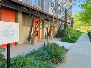 Photo #4: 226036381 Listing