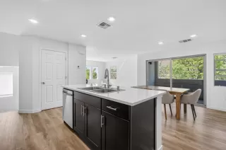 Photo #5: 226036779 Listing 