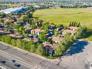 Photo #2: 226037234 Listing