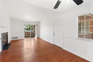 Photo #3: 226037455 Listing