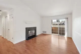 Photo #4: 226037455 Listing