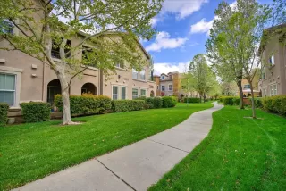 Photo #3: 226038087 Listing 