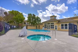 Photo #4: 226038087 Listing 