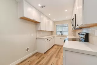 Photo #6: 226039323 Listing