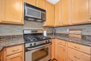 Photo #4: 226040786 Listing 