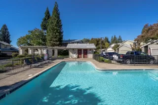 Photo #3: 226040854 Listing