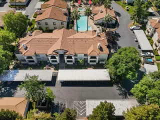 Photo #2: 226041065 Listing