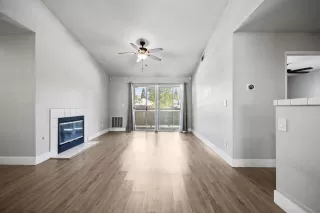 Photo #6: 226041065 Listing