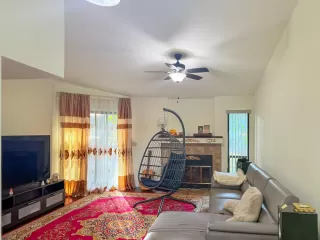 Photo #2: 226041422 Listing