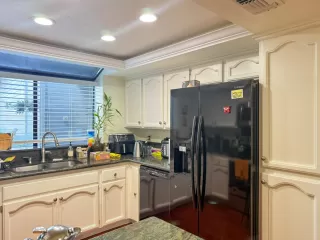 Photo #3: 226041422 Listing