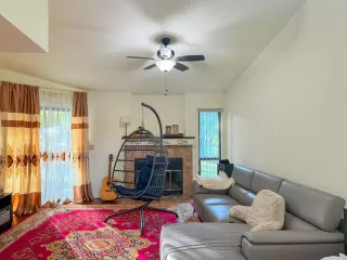 Photo #4: 226041422 Listing