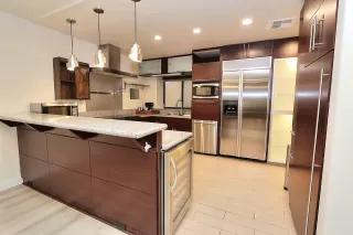 Photo #2: 226041596 Listing